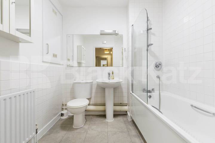 Newly refurbished one bedroom with a garden Clarendon Road, Hornsey / Turnpike Lane